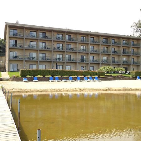 Beachfront Hotel هاوتون ليك المظهر الخارجي الصورة