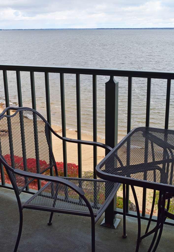 Beachfront Hotel هاوتون ليك وسائل الراحة الصورة